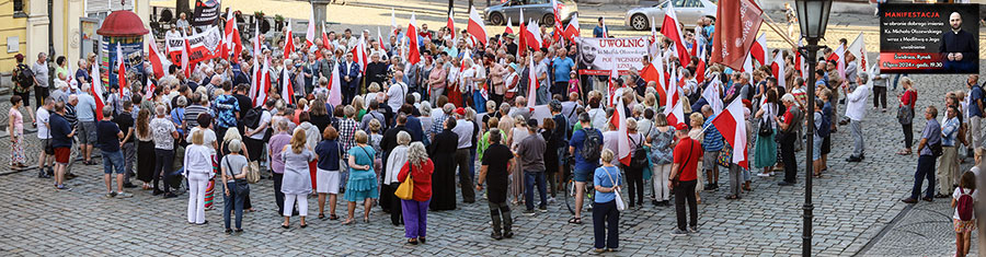 Manifestacja na widnickim Rynku w obronie ksidza Michaa - 08.07.2024. 