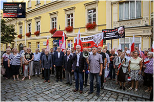 Manifestacja na widnickim Rynku w obronie ksidza Michaa - 08.07.2024. 